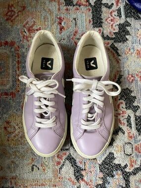 Veja Lavender Leather Low-Top Sneakers with White Laces